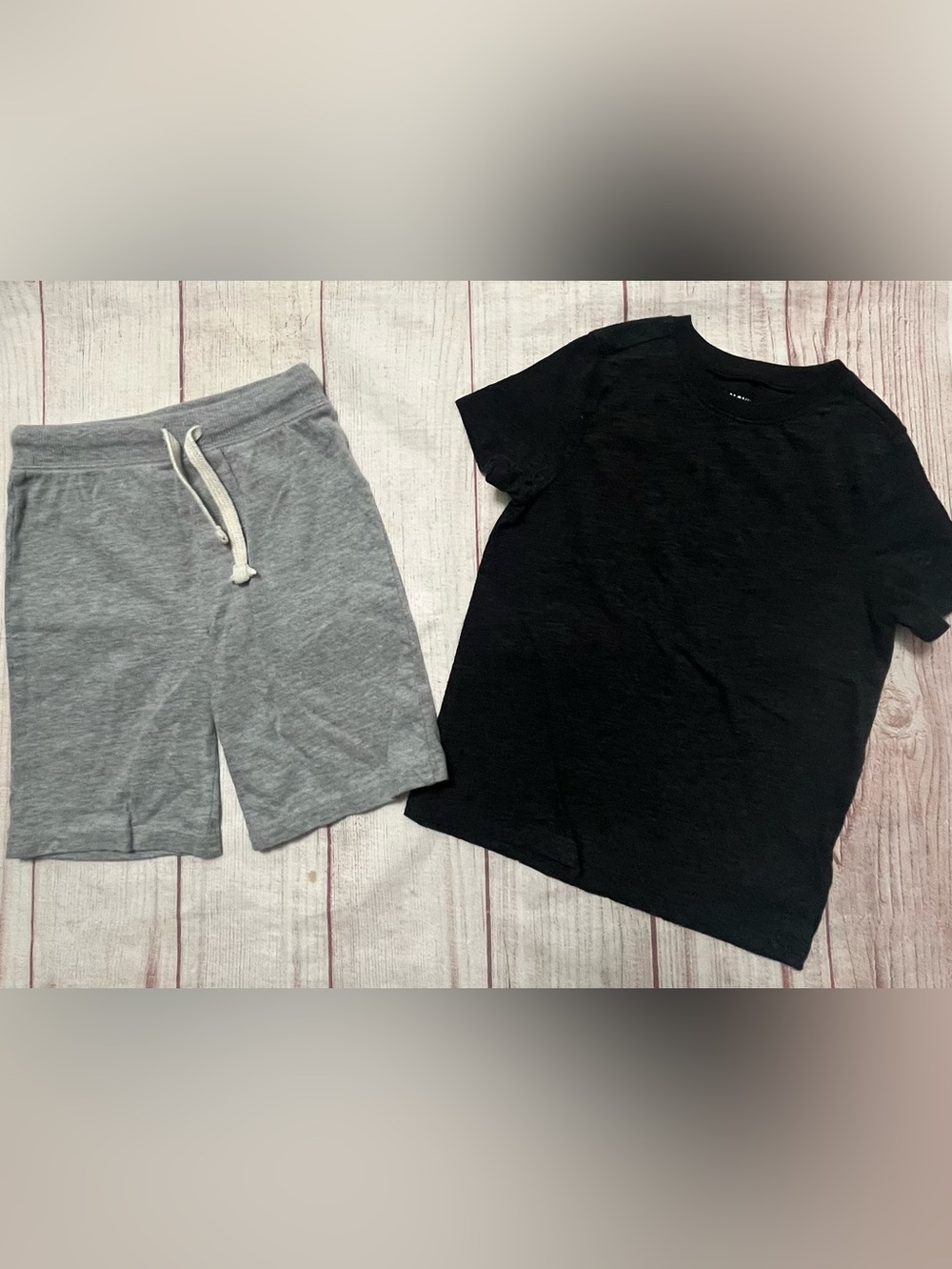 Old Navy 5T Black Tee & Gray Drawstring Shorts Set